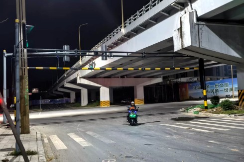 道路限高架安装